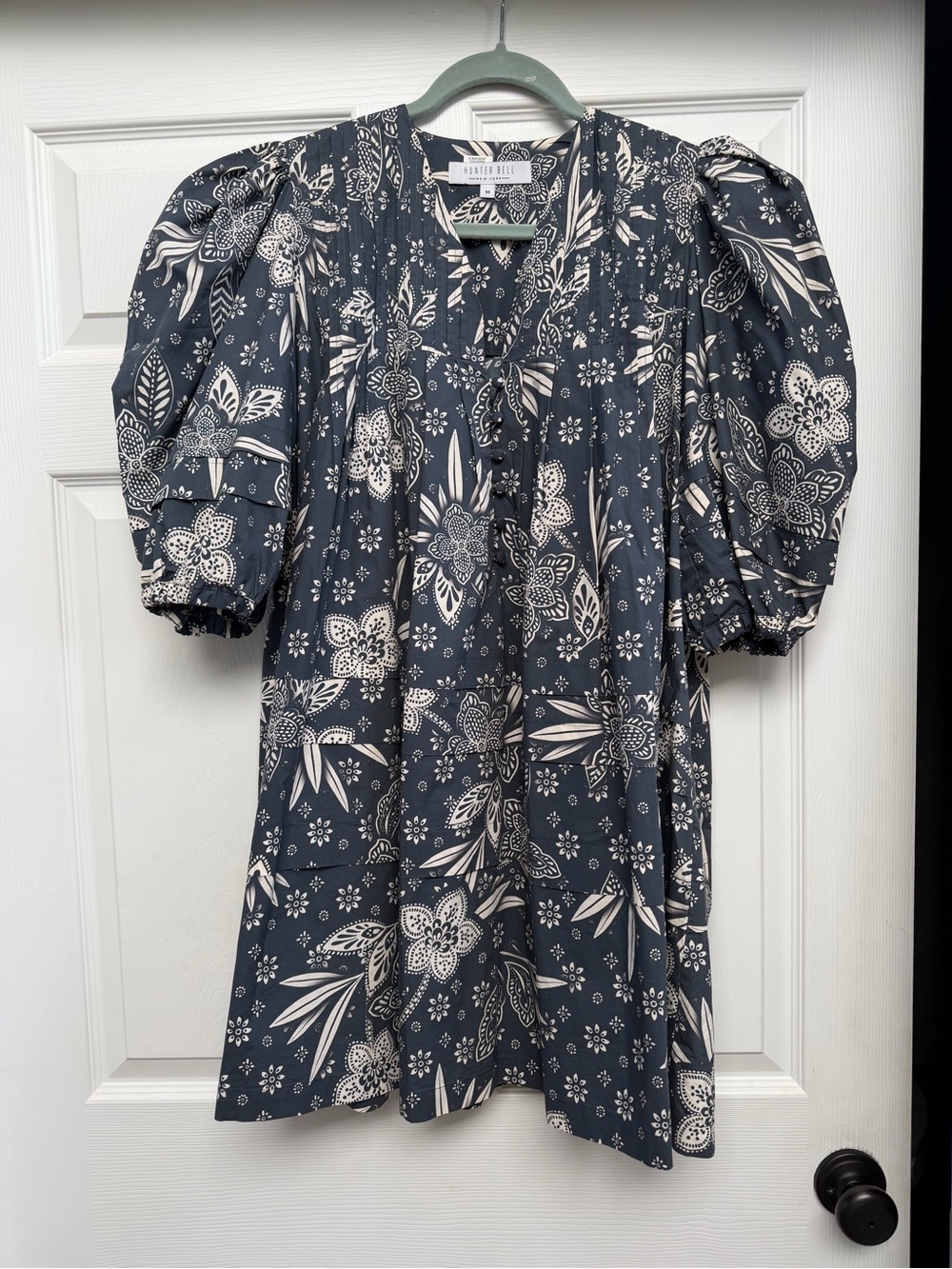 HUNTER BELL Blue Floral Mini Jenkins Dress size medium EUC